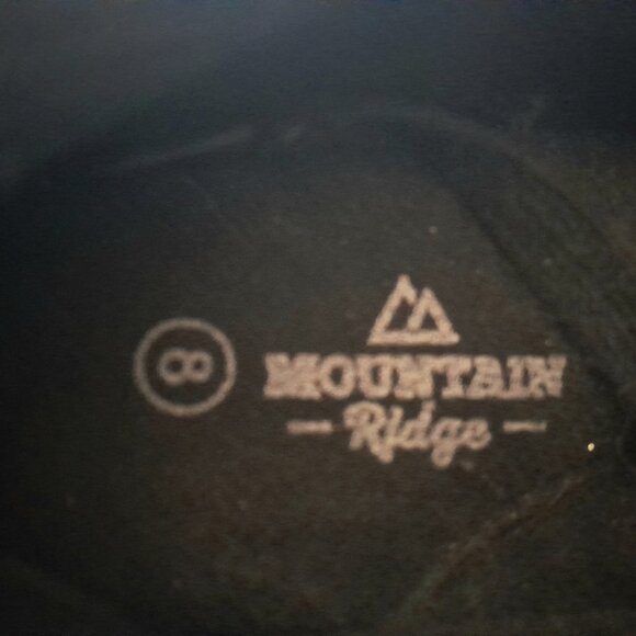 Boys size 8 shoes - Picture 2 of 4